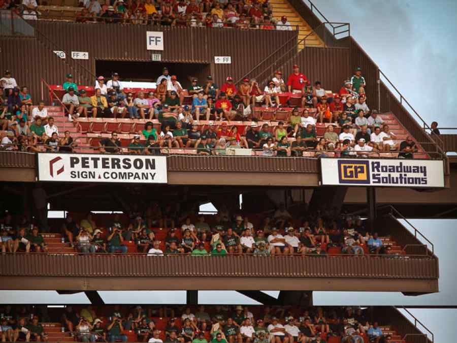 2010 University of Hawaii (UH) Football vs. USC gallery image 2
