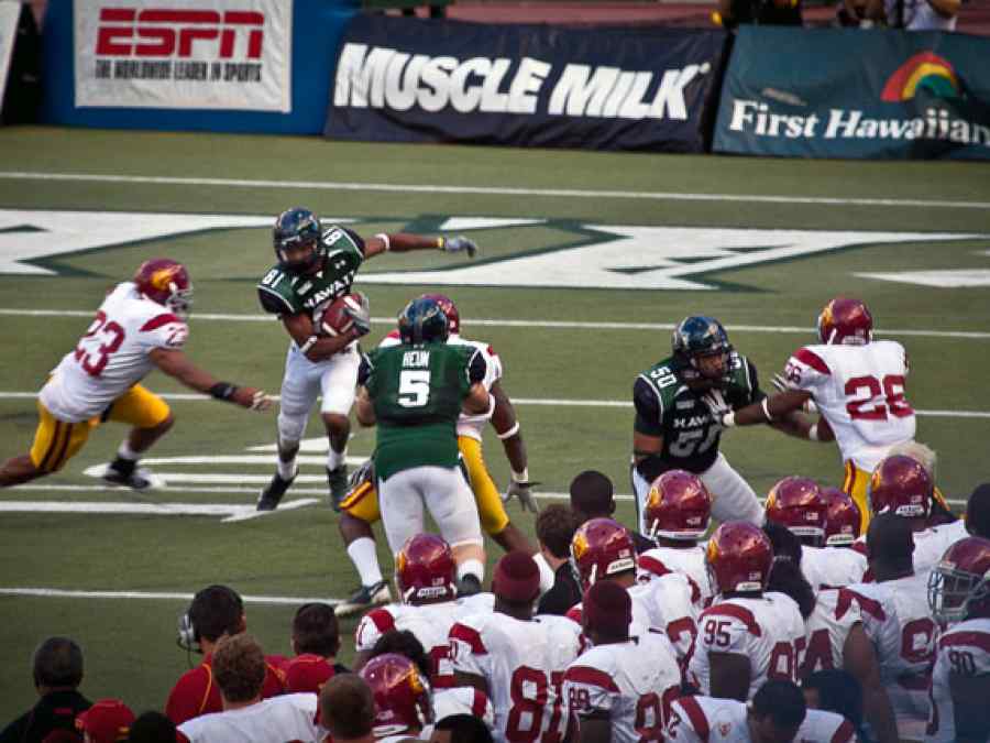 2010 University of Hawaii (UH) Football vs. USC gallery image 3